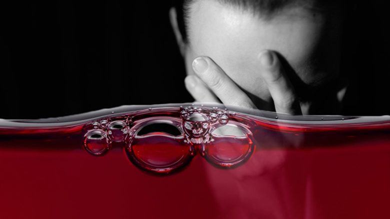 Dhimbje koke nga vera e kuqe: Miti dhe e vërteta