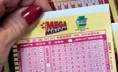 Shefi iu bleu punëtorëve bileta lotarie “gërvisht dhe fito” – njëra prej tyre u solli 50 mijë dollarë në SHBA