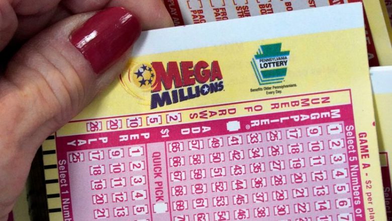 Shefi iu bleu punëtorëve bileta lotarie “gërvisht dhe fito” – njëra prej tyre u solli 50 mijë dollarë në SHBA