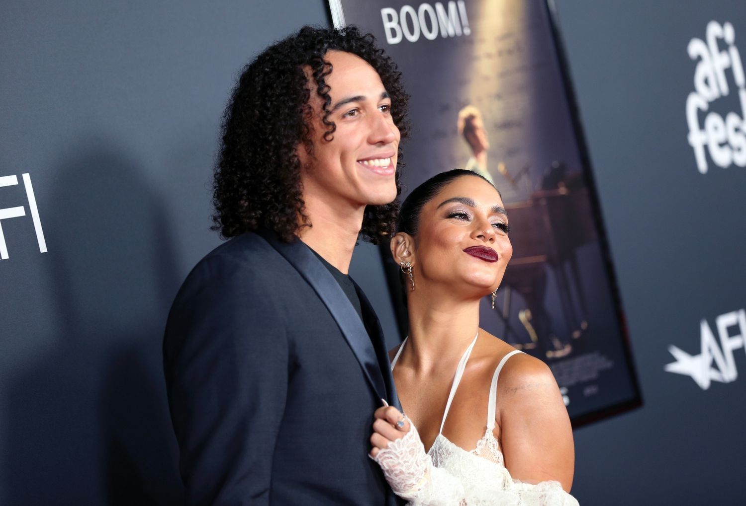 Vanessa Hudgens martohet me Cole Tucker