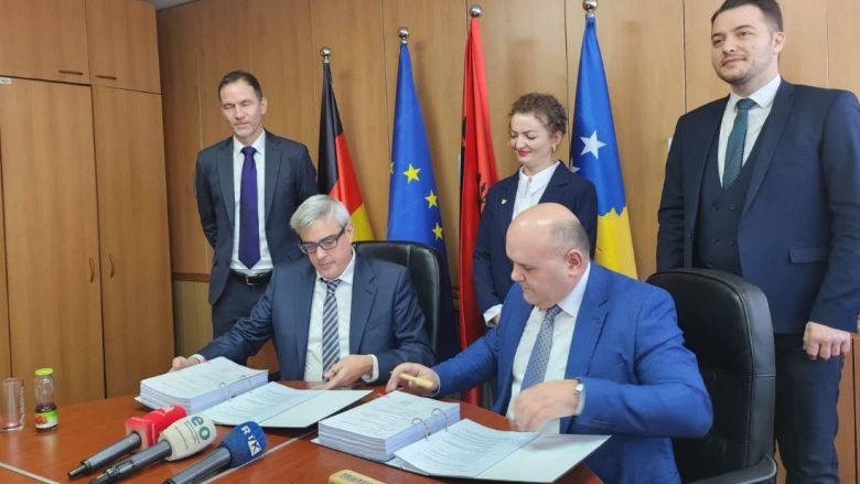 Nënshkruhet kontrata mes KRU “Prishtinës” dhe KfW-së, në total 61.9 milionë euro për rrjetin e ujërave të zeza dhe ujërave të reshjeve atmosferike