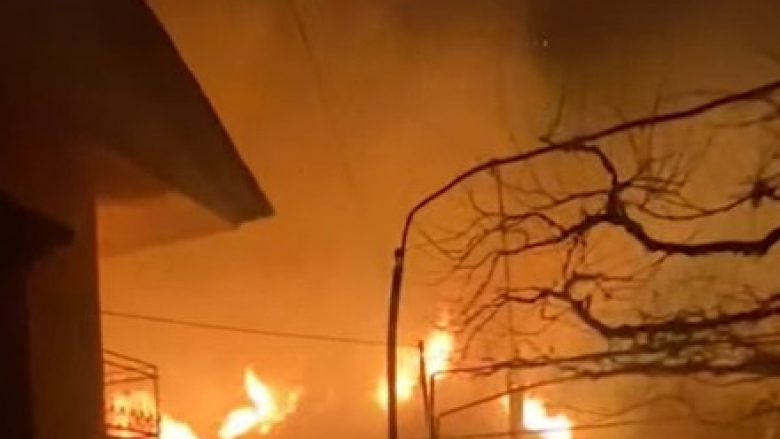 Shkrumbohen nga zjarri pesë banesa në Burrel, shpëtojnë mrekullisht familjarët