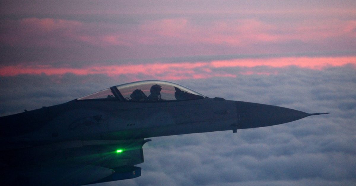 Pas valës së re të sulmeve ruse në Ukrainë, Polonia ngrit në ajër aeroplanët F-16 për të mbrojtur hapësirën e saj ajrore