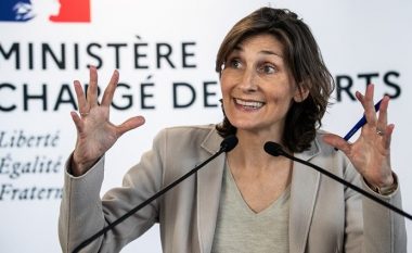 Ministrja franceze e Arsimit dërgoi djalin në një shkollë private, kritikohet ashpër – madje kërkohet dorëheqja e saj