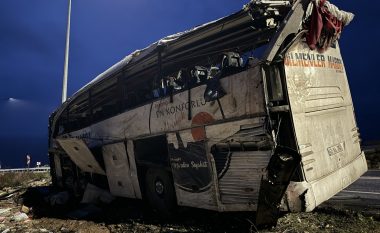 Rrokulliset autobusi në Turqi, humbin jetën nëntë persona dhe 30 tjerë lëndohen