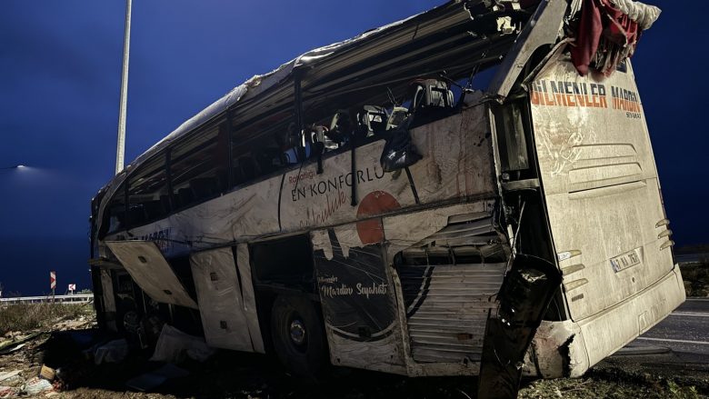 Rrokulliset autobusi në Turqi, humbin jetën nëntë persona dhe 30 tjerë lëndohen