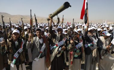 Houthi kërkojnë armë tjera nga Irani, inteligjenca amerikane paralajmërojnë se grupi militant po bëhet gati për sulme më të ashpra