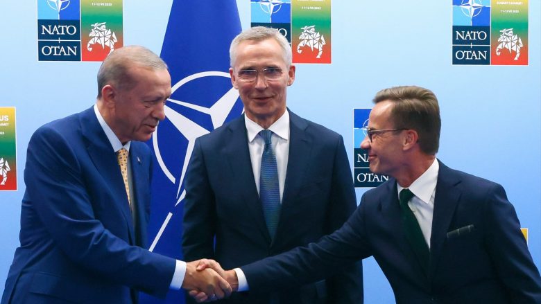 Parlamenti i Turqisë pranon të mbajë votimin e vonuar për anëtarësimin e Suedisë në NATO