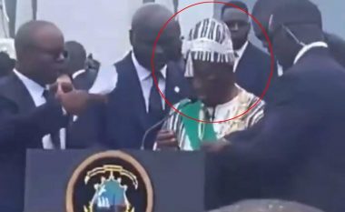 Presidenti i ri i Liberisë sëmuret gjatë inaugurimit, për pak sa nuk rrëzohet nga foltorja – reagojnë asistentët e tij