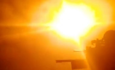 Ukrainasit arrijnë të rrëzojnë raketën ruse me mitralozin amerikan Browning – publikohen pamjet e këtij aksioni