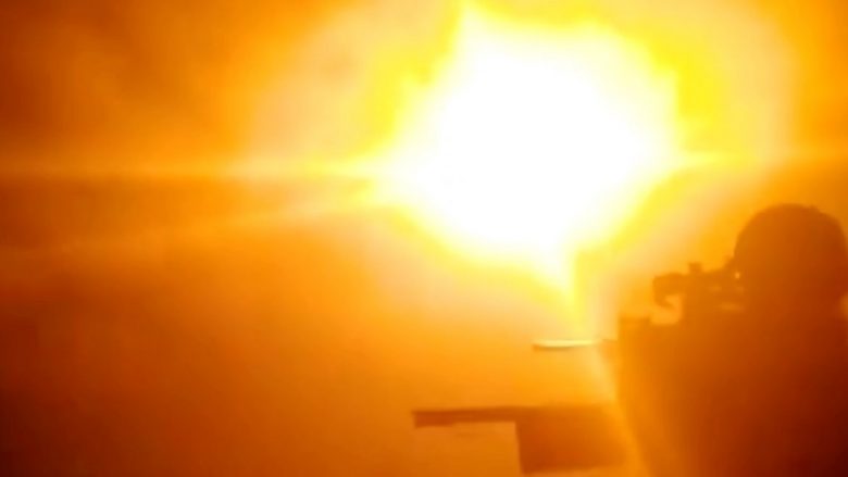 Ukrainasit arrijnë të rrëzojnë raketën ruse me mitralozin amerikan Browning – publikohen pamjet e këtij aksioni