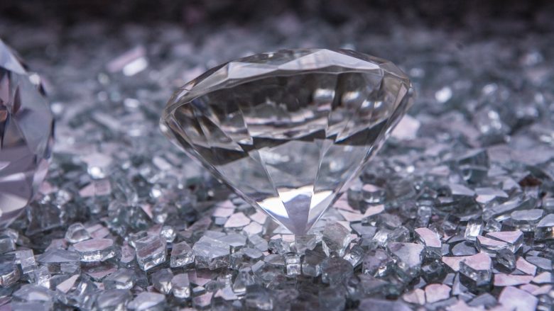 BE-ja sanksionon kompaninë ruse që ka në pronësi minierat e diamanteve