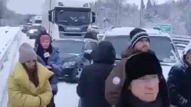 Aksident i madh trafiku në Rusi, mbi 50 vetura përfshihen – katër të vdekur