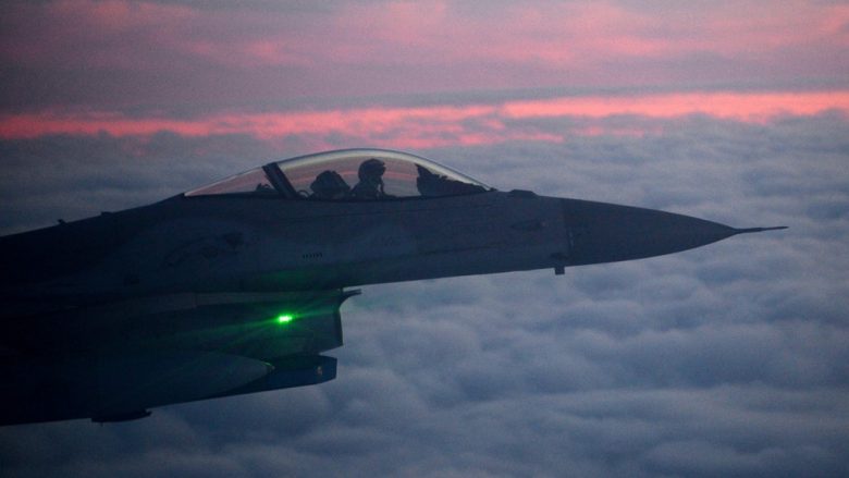 Pas valës së re të sulmeve ruse në Ukrainë, Polonia ngrit në ajër aeroplanët F-16 për të mbrojtur hapësirën e saj ajrore