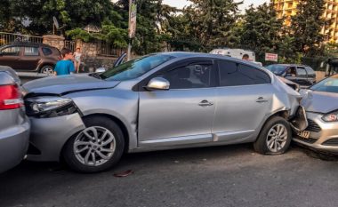 Po sikur të përplaset një veturë me targa të Kosovës në Serbi – si të kërkoni dëmshpërblimin?