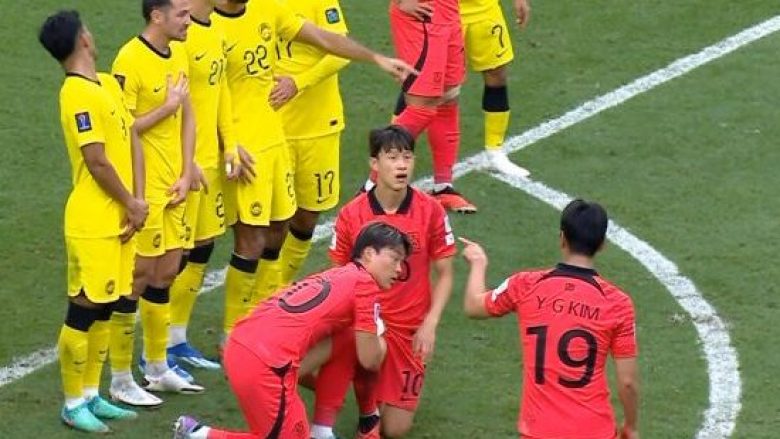 Qëndrimi i çuditshëm i lojtarëve të Koresë së Jugut para goditjes së dënimit që solli pastaj një gol spektakolar