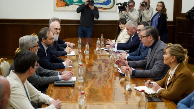 “Çdo fjalë formale do të ishte e tepërt”, Vuçiq takoi ambasadorët e shteteve të QUINT-it, por nuk deklarohet për media