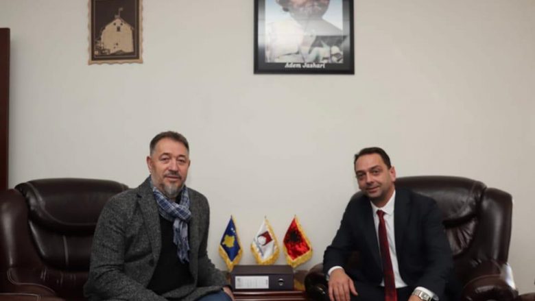 Fadil Nura hedh poshtë pretendimet se komuna e Skenderajt udhëhiqet nga Sami Lushtaku