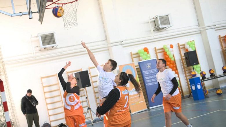 “Sport në Shkolla”, fotografi nga lansimi i programit në Podujevë