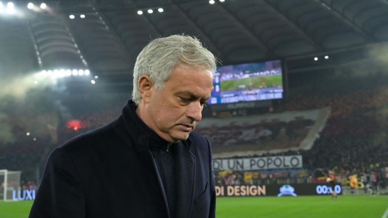 Mes shumë emocionesh, Mourinho u jep lamtumirën e fundit tifozëve të Romës