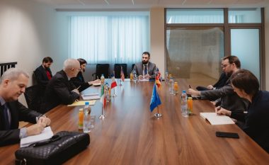 Krasniqi takon përfaësuesit e QUINT-it dhe BE-së, flasin për iniciativat për zgjedhje në komunat veriore
