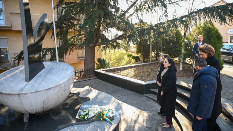 Osmani kujton veprimtarin e gazetarin Enver Maloku, në 25 vjetorin e vrasjes
