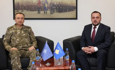Maqedonci takohet me komandantin e KFOR-it, diskutojnë për gjendjen e sigurisë në vend