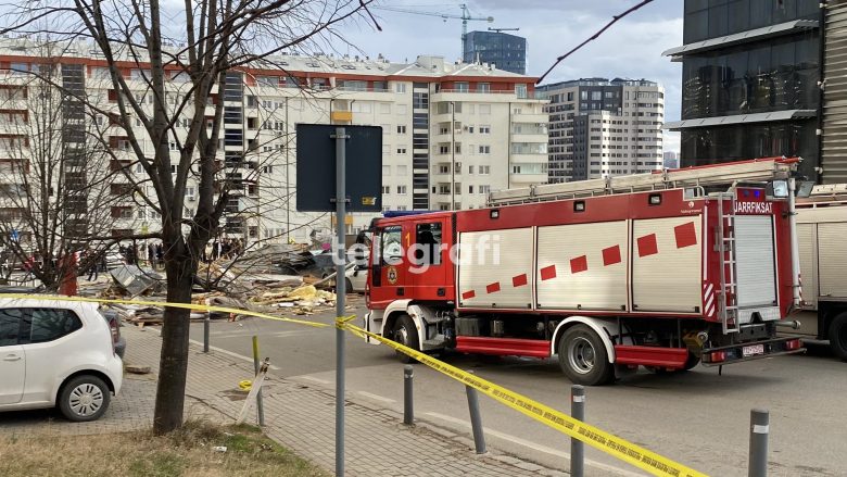 Për çka dyshohet zyrtari komunal dhe ai i kompanisë për rastin e rënies së kulmit nga objekti i Komunës së Prishtinës?