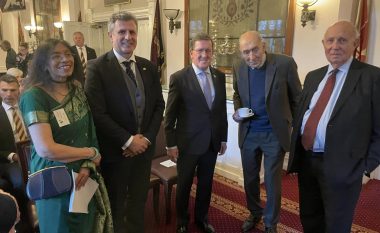 25 vjetori i intervenimit të NATO-s, ambasadori i Kosovës në Londër takohet me ish-sekretarin Robertson dhe gjeneralin Jeckson