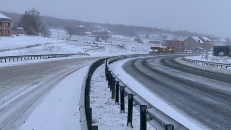 Reshjet e borës, kjo është gjendja e rrugëve në Kosovë