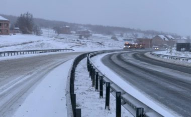 Reshjet e borës, Durmishi: Të gjitha rrugët në Kosovë janë të kalueshme