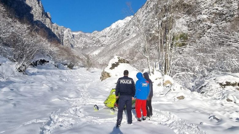 Turisti nga Kosova bllokohet në Valbonë, shpëtohet nga policia e Tropojës dhe Emergjencat Civile të Kosovës