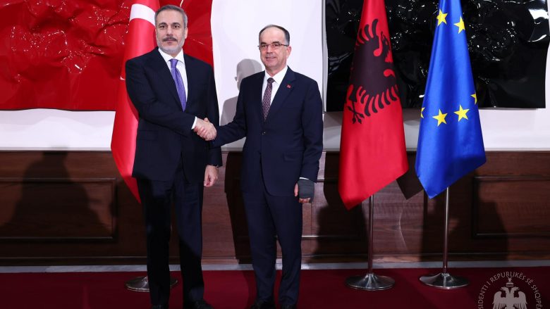 Begaj pret ministrin e Jashtëm turk, vlerëson mbështetjen që Turqia jep për integrimin e Kosovës