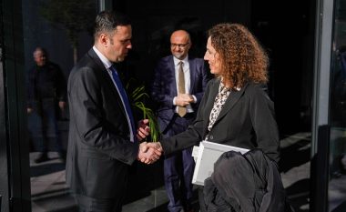 Abdixhiku takohet me ambasadoren e Izraelit, e falënderon për heqjen e vizave