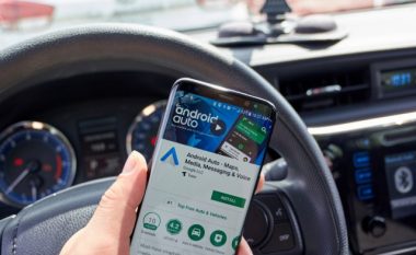Një vit pas shpalljes së tij, Android Auto më në fund po merr një aplikacion të shumëpritur