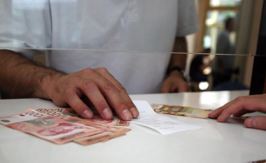 A duhet BQK-ja të pezullojë vendimin për ndalimin e dinarit – mbi 70 përqind e qytetarëve thonë jo