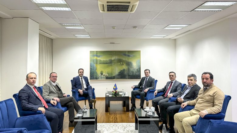 Kurti priti në takim përfaqësues të disa partive shqiptare nga Maqedonia e Veriut