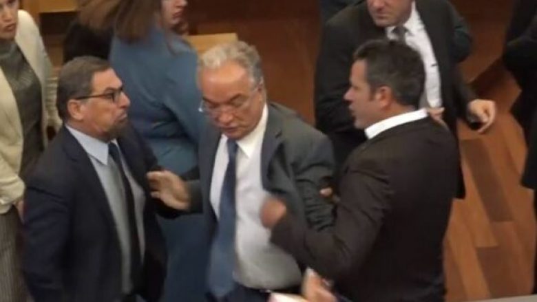 Sulmoi deputetin e LDK-së, Xhavit Haliti dënohet me 1 mijë euro gjobë
