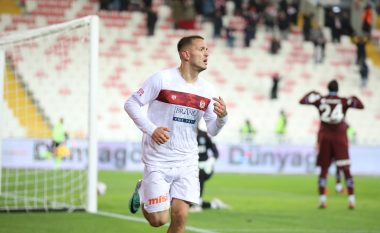 Manaj vazhdon shkëlqimin në Turqi, shënon dy gola për fitoren e Sivasporit