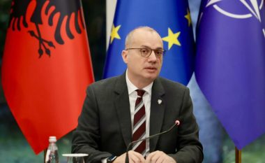 Fokus në bashkëpunimin rajonal - ministri i Jashtëm i Shqipërisë viziton Kosovën