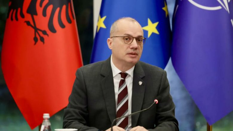 Fokus në bashkëpunimin rajonal – ministri i Jashtëm i Shqipërisë viziton Kosovën