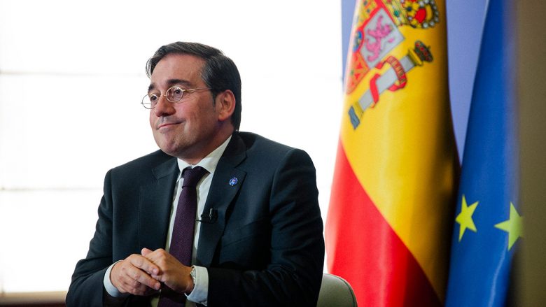 Spanja njohu pasaportën e Kosovës, ministri spanjoll Albares: Nuk mund të bëjmë sikur nuk ekziston, por kjo nuk do të thotë se ne e njohim sovranitetin e saj