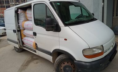 Dogana parandalon një rast të kontrabandimit të mallrave nga Maqedonia e Veriut, vlera e mallit arrin rreth 20 mijë euro