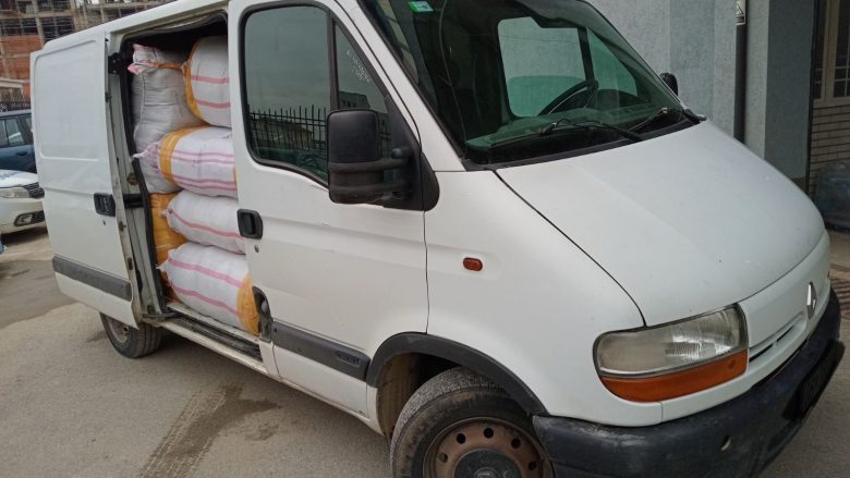 Dogana parandalon një rast të kontrabandimit të mallrave nga Maqedonia e Veriut, vlera e mallit arrin rreth 20 mijë euro