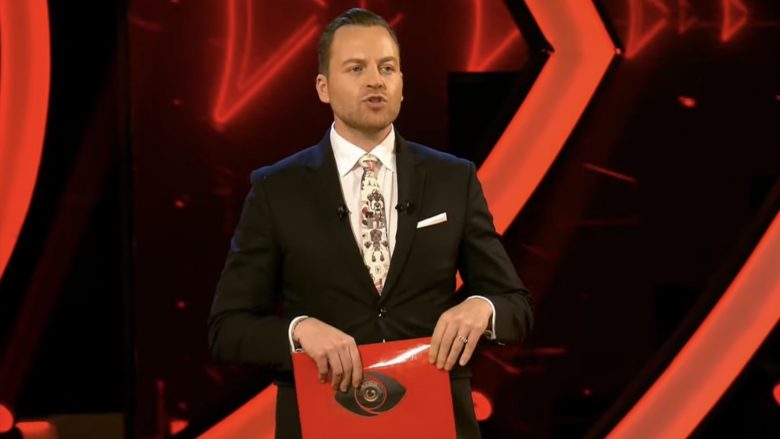 Ledion Liço “thumb direkt” Arbana Osmanit gjatë prezantimit të Big Brother VIP Albania?