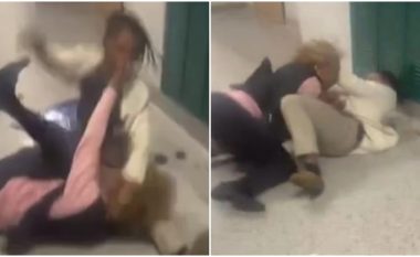 Nxënësja rrahu brutalisht mësuesen në Amerikë, e shtriu për tokë dhe e sulmoi me boksa e shkelma