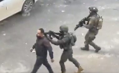 Ushtarët izraelitë e shfrytëzojnë palestinezin si mburojë gjatë bastisjeve në Bregun Perëndimor
