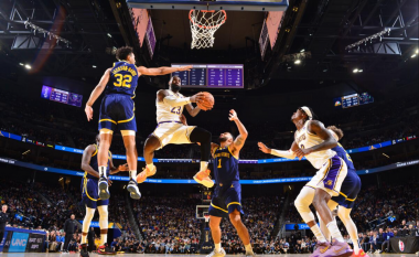 Spektakël me 289 pikë të shënuara, Lakers triumfojnë ndaj Warriors pas dy vazhdimeve 