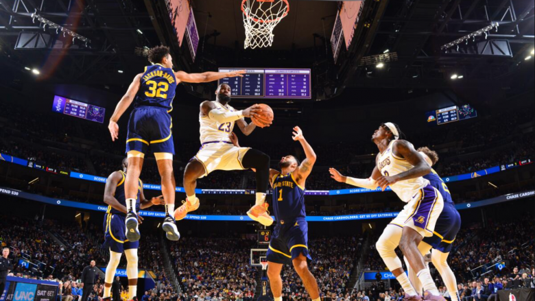 Spektakël me 289 pikë të shënuara, Lakers triumfojnë ndaj Warriors pas dy vazhdimeve 