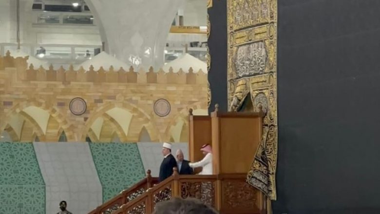 Myftiu Tërnava vizitë brenda Xhamisë së Shenjtë – Qabesë